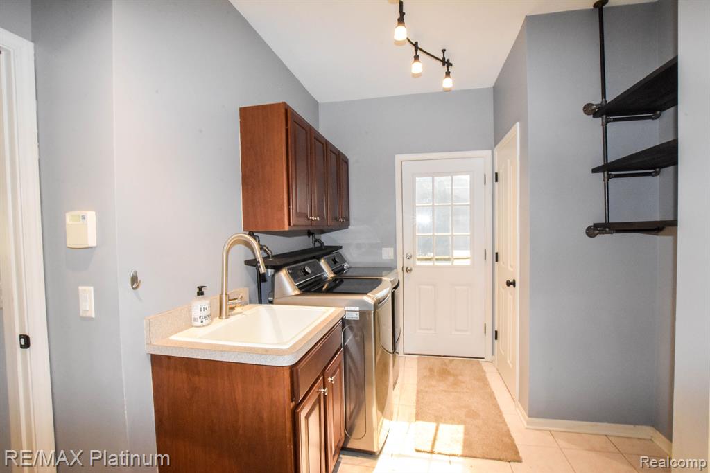9037 RIDGEFIELD Drive, Brighton, MI 48114 — Photo 48