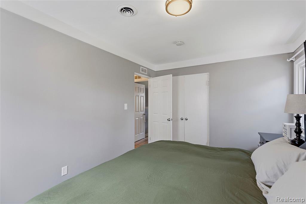 7466 Fenton Street, Dearborn Heights, MI 48127 — Photo 15