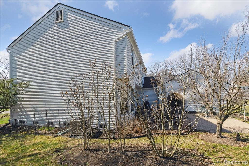 6640 CORRAL, West Bloomfield, MI 48324 — Photo 38