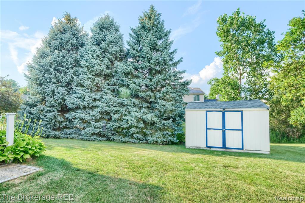 5281 Magnolia Drive, Grand Blanc, MI 48439 — Photo 7