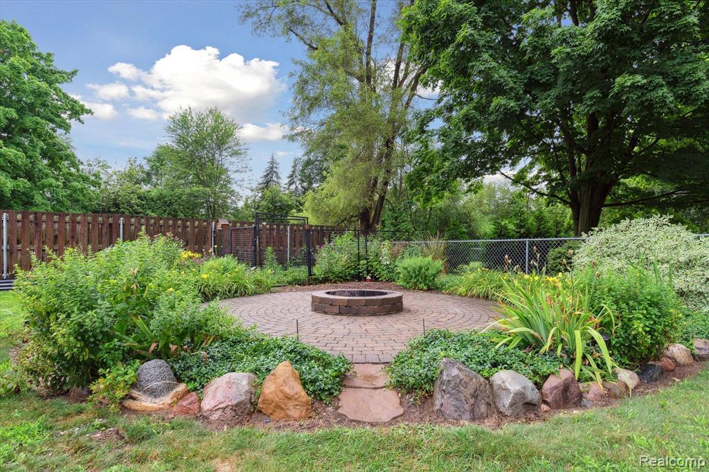9849 WOODLAND Court, Ypsilanti, MI 48197 — Photo 48