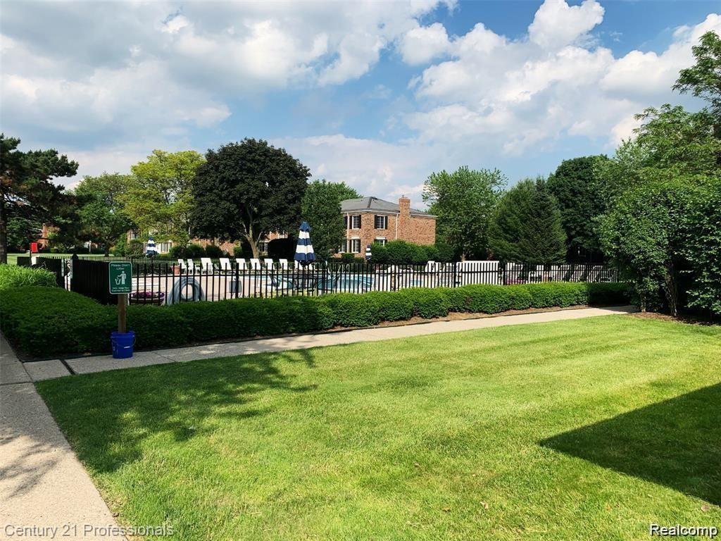 616 E Fox Hills Drive, Bloomfield Hills, MI 48304 — Photo 25