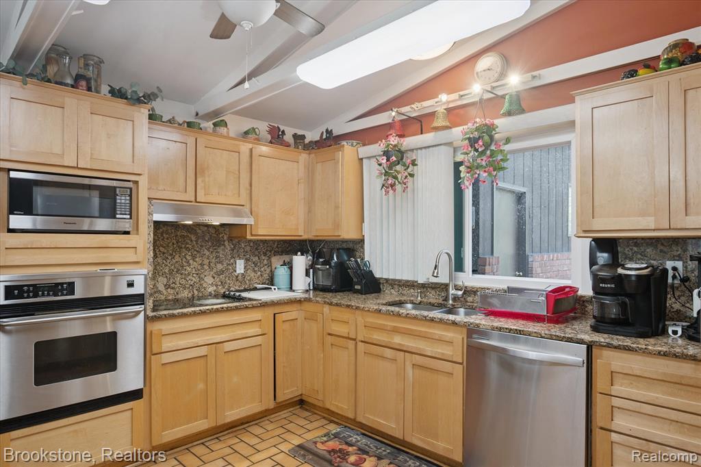 4665 W Maple Road, Bloomfield Hills, MI 48301 — Photo 17