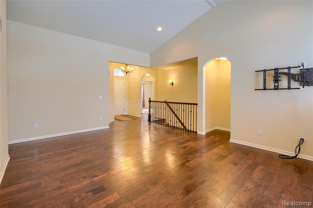 4503 Cross Creek Boulevard, Burton, MI 48509 — Photo 9
