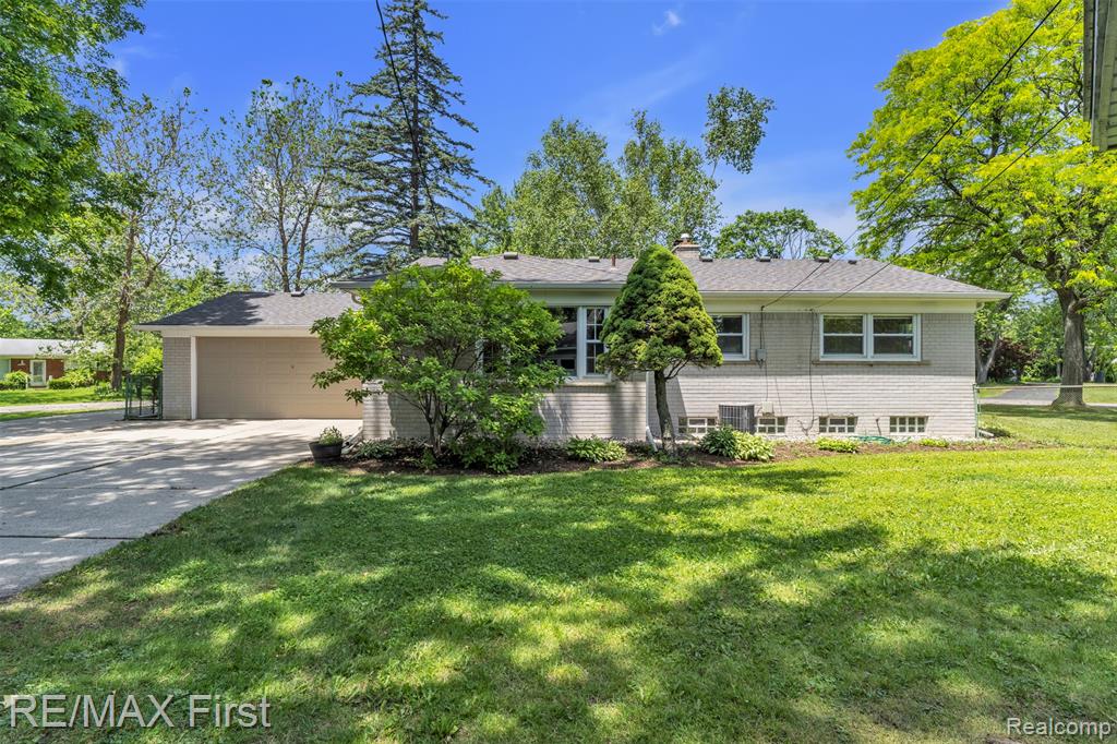 31923 Bella Vista Drive, Farmington, MI 48334 — Photo 25