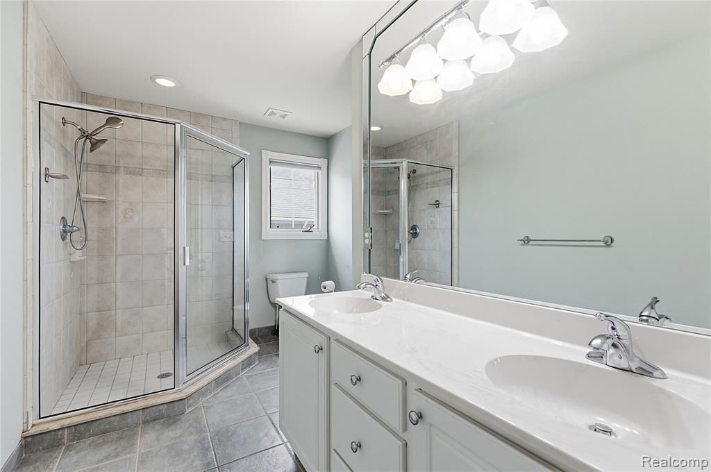 49783 Golden Park Drive, Utica, MI 48315 — Photo 40