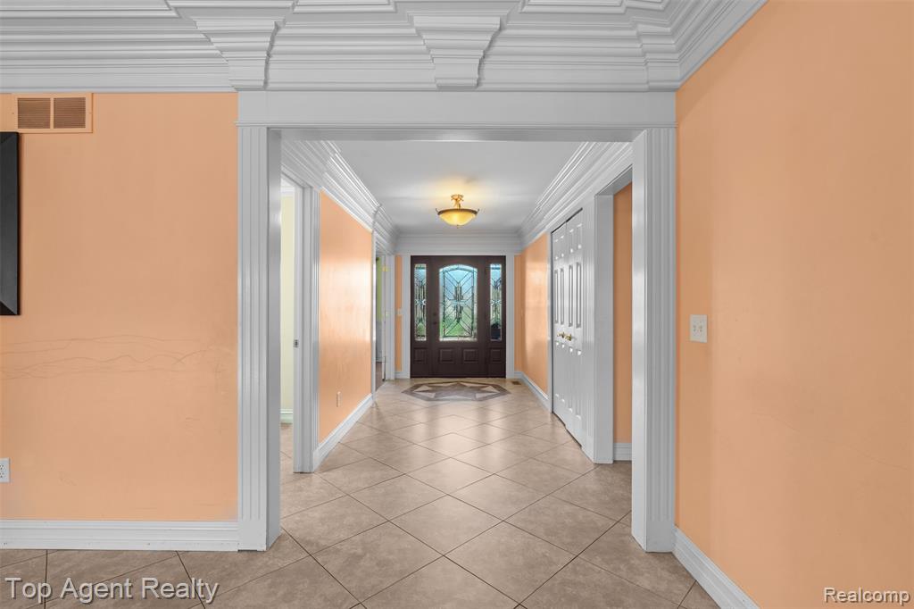 53260 VILLA ROSA Drive, Macomb, MI 48042 — Photo 9