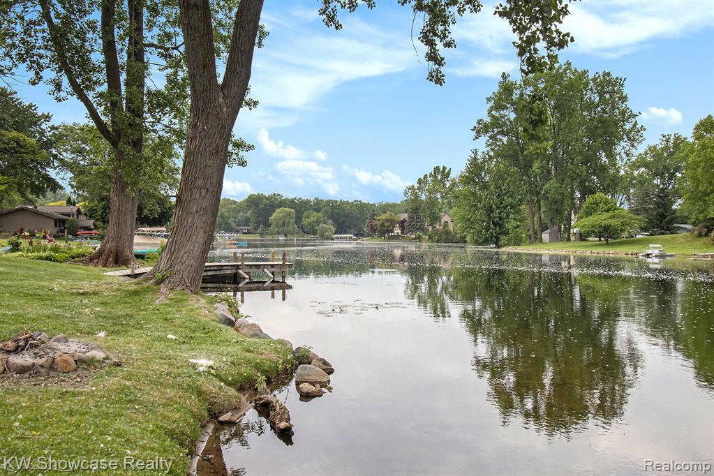983 ARTDALE, White Lake, MI 48383 — Photo 32