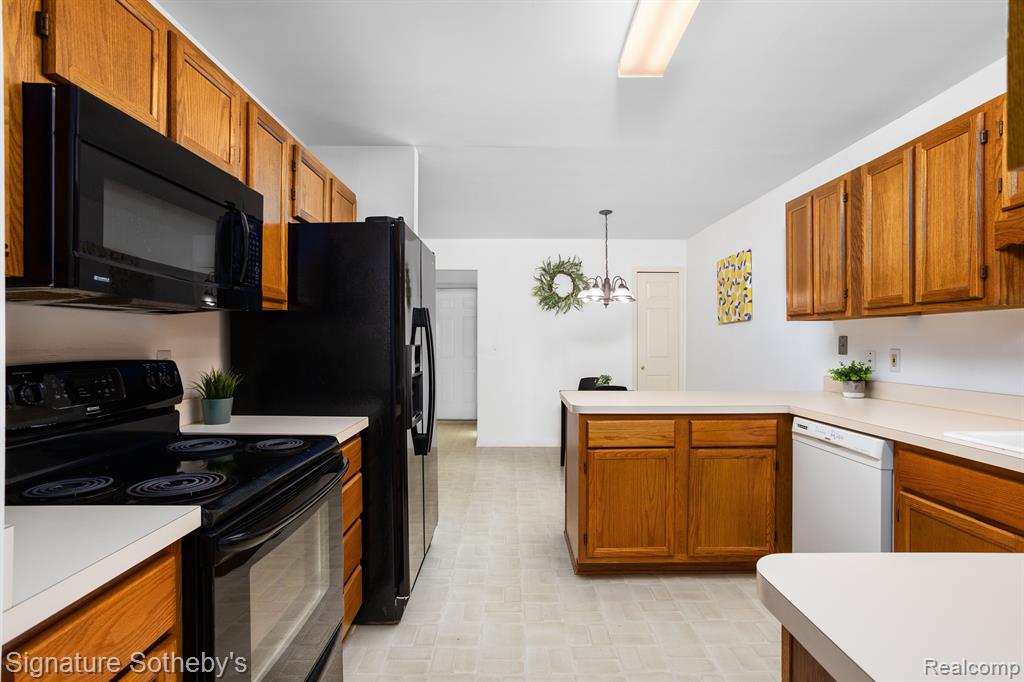 9410 Westwind Drive, Livonia, MI 48150 — Photo 19