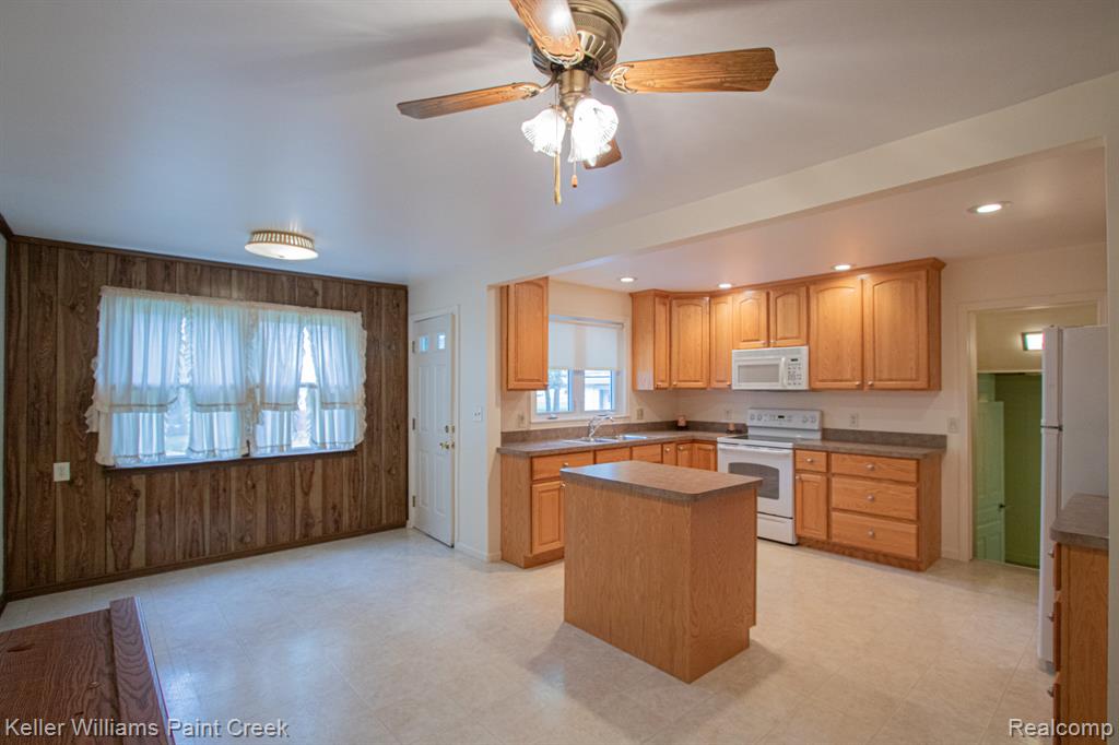 239 Almont Avenue, Almont, MI 48003 — Photo 4