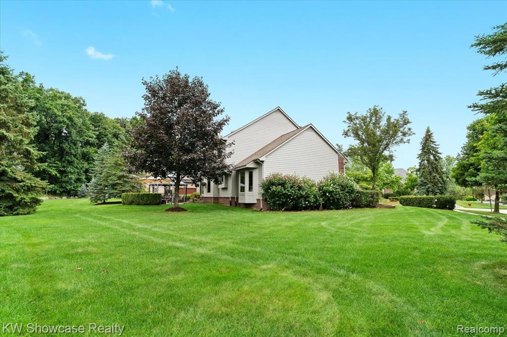 45776 Bristol Circle, Novi, MI 48377 — Photo 41
