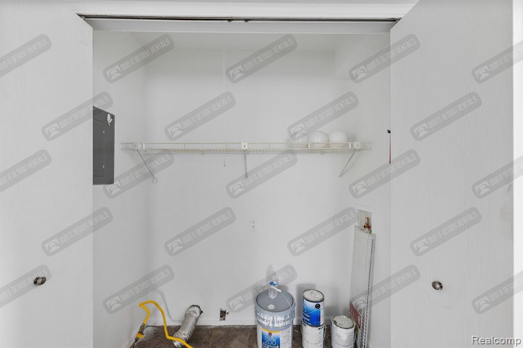 2249 S Commerce Road, Wolverine Lake, MI, 48390