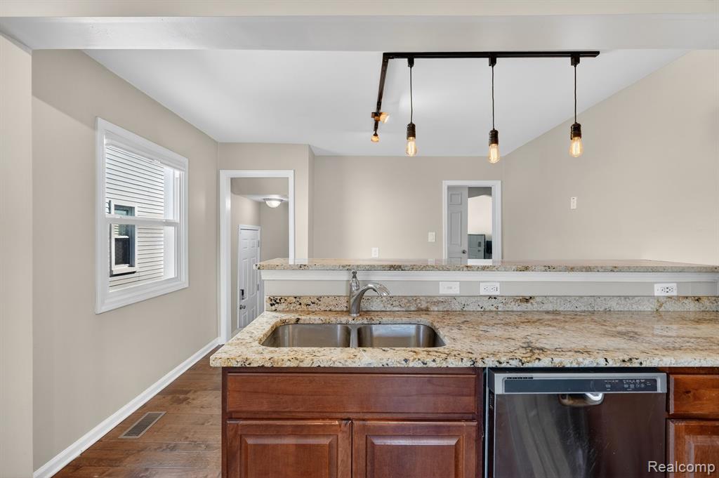 438 W Brockton Avenue, Madison Heights, MI 48071 — Photo 18