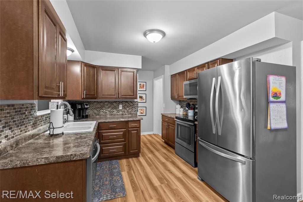 4327 S Dye Road, Swartz Creek, MI 48473 — Photo 8