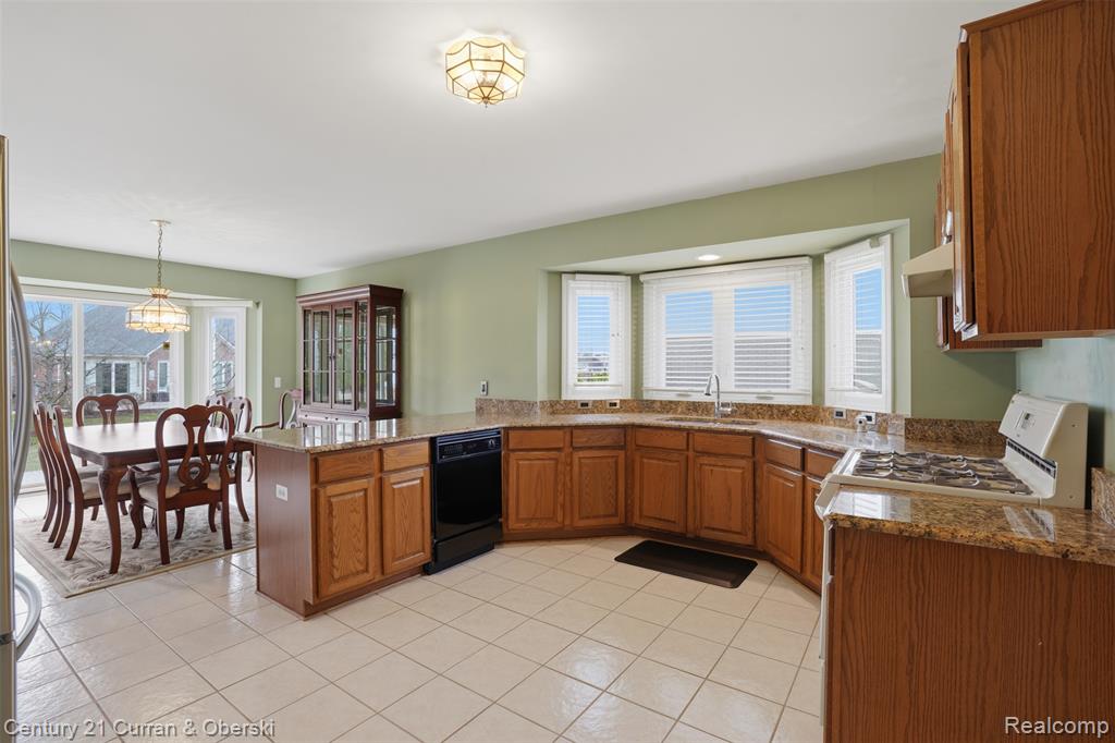 43612 Hoptree Drive, Sterling Heights, MI 48314 — Photo 16