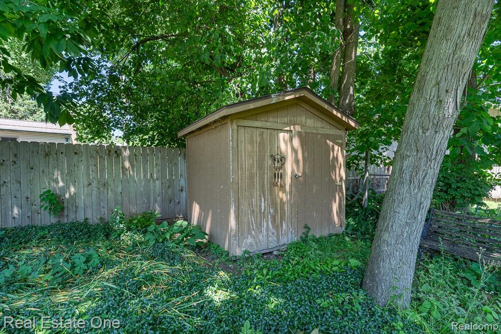 4644 Charest Avenue, Waterford, MI 48327 — Photo 7