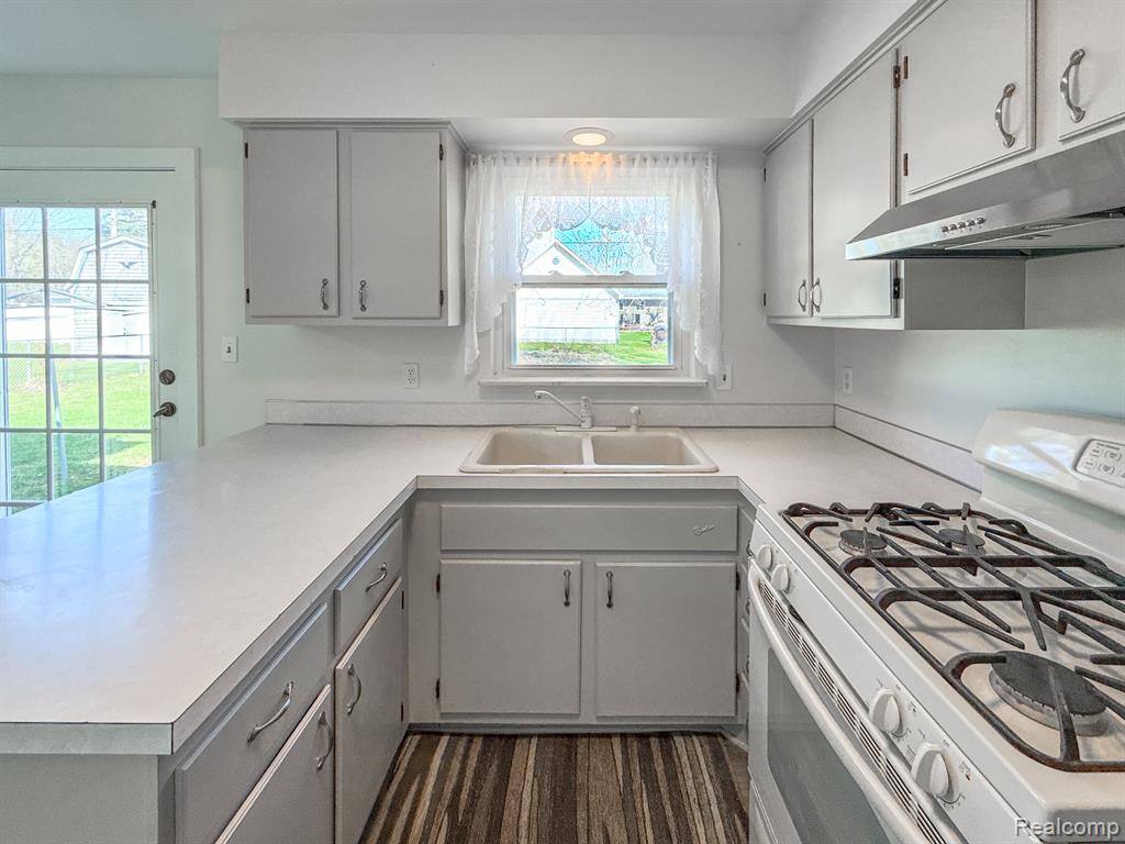 5171 OAKVIEW Drive, Swartz Creek, MI 48473 — Photo 10