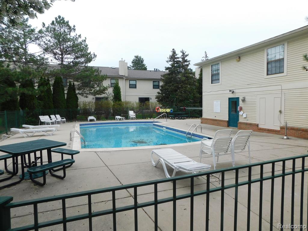 5606 DRAKE HOLLOW Drive W, West Bloomfield, MI — Photo 57