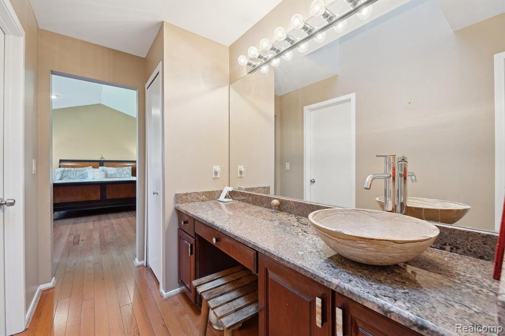 7039 Timberview Trail, West Bloomfield, MI — Photo 37