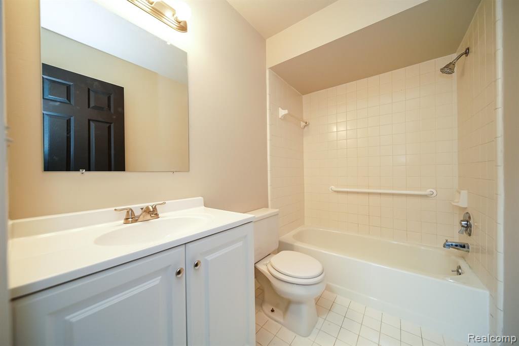 460 OAKGROVE, Clawson, MI — Photo 29