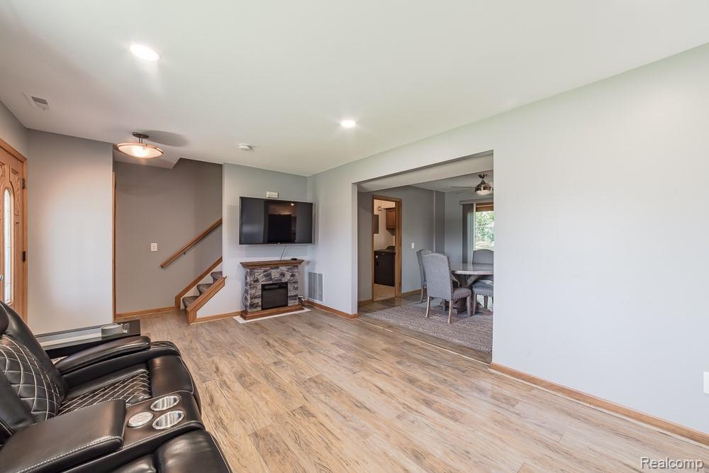 1034 Parkway, Waterford, MI 48328 — Photo 5