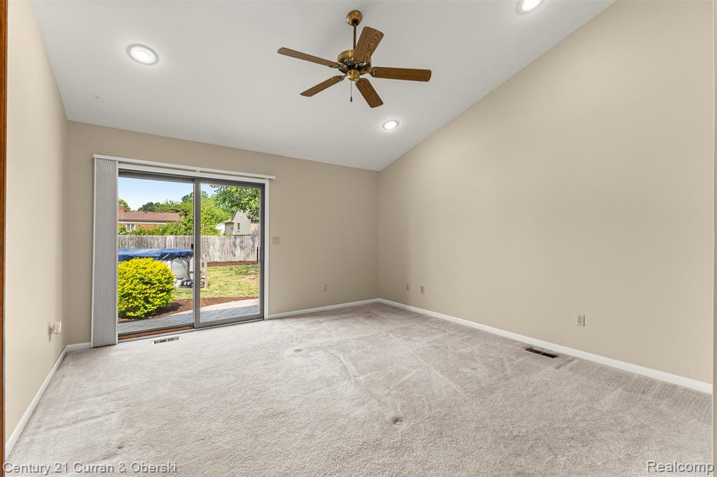 9377 Lamont Street, Livonia, MI 48150 — Photo 27
