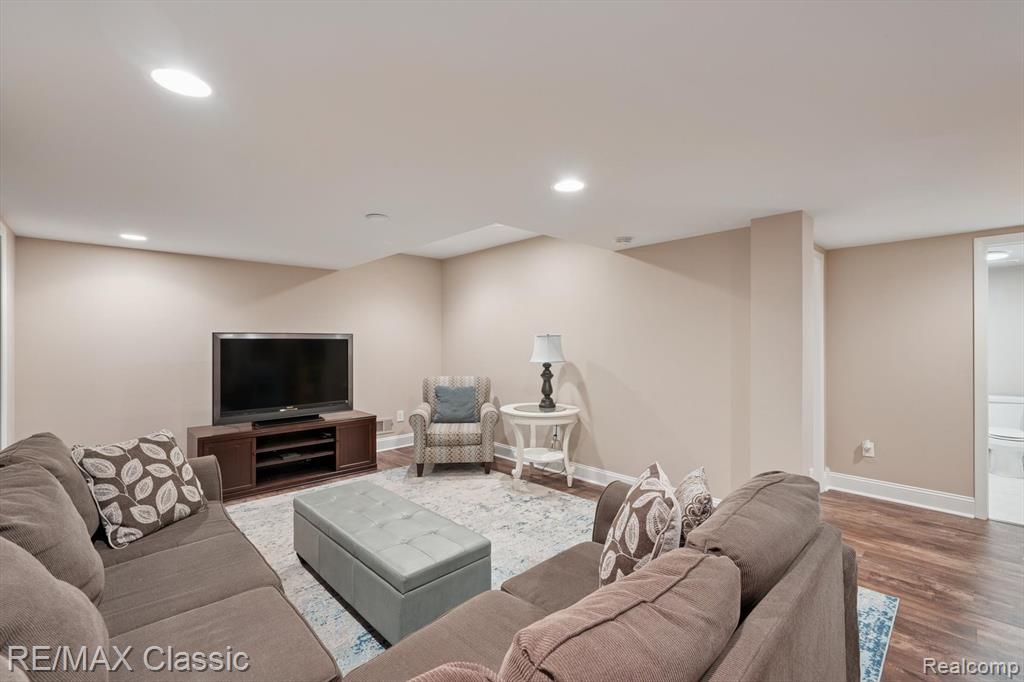47595 Greenwich Drive, Novi, MI — Photo 42