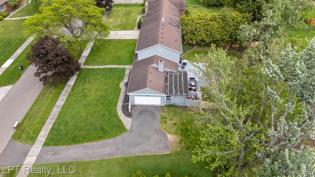 18441 ROSELAND Boulevard, Lathrup Village, MI 48076 — Photo 58