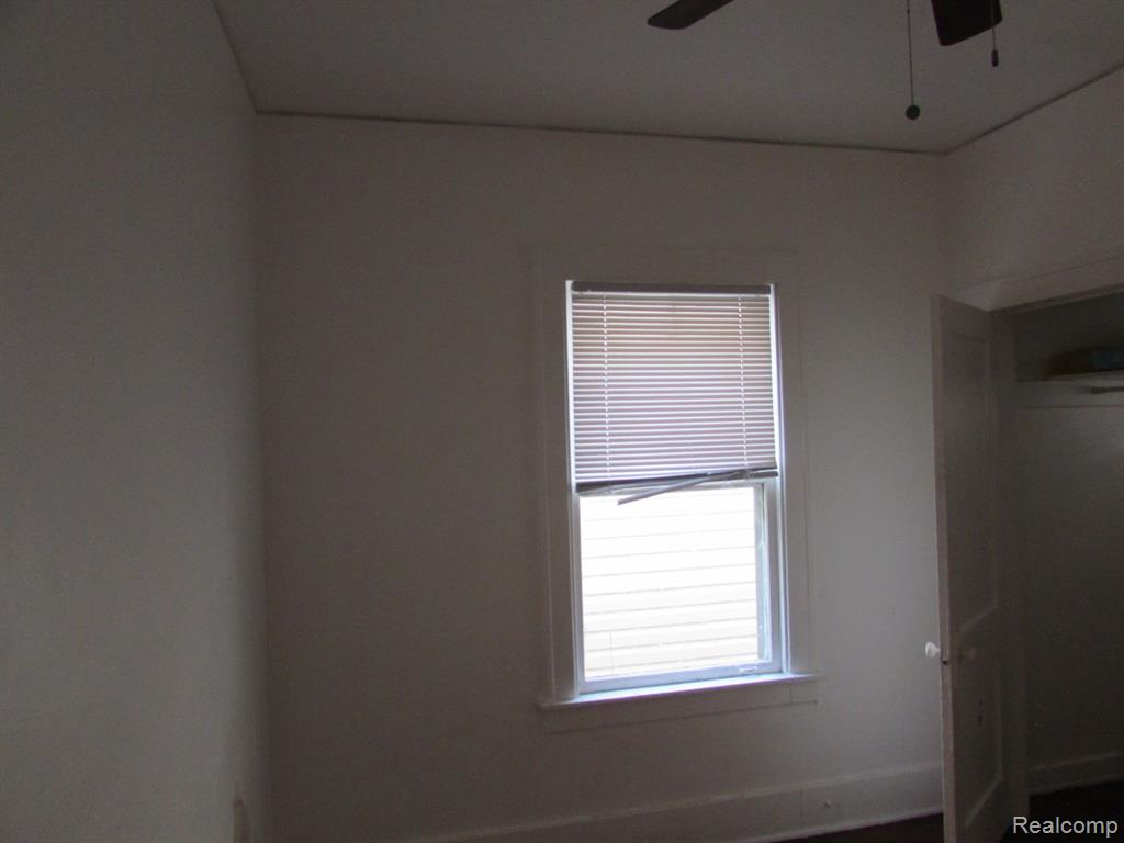 5270 MONTCLAIR Street, Detroit, MI 48213 — Photo 23