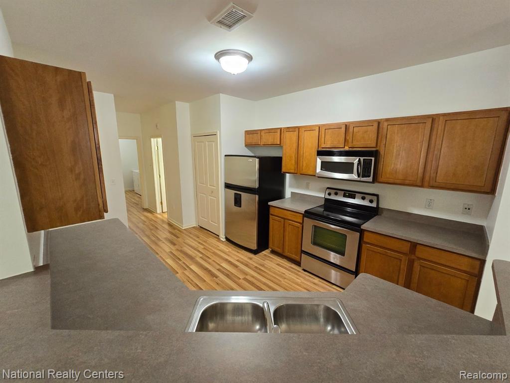 4058 RADCLIFF Drive, Canton, MI 48188 — Photo 8