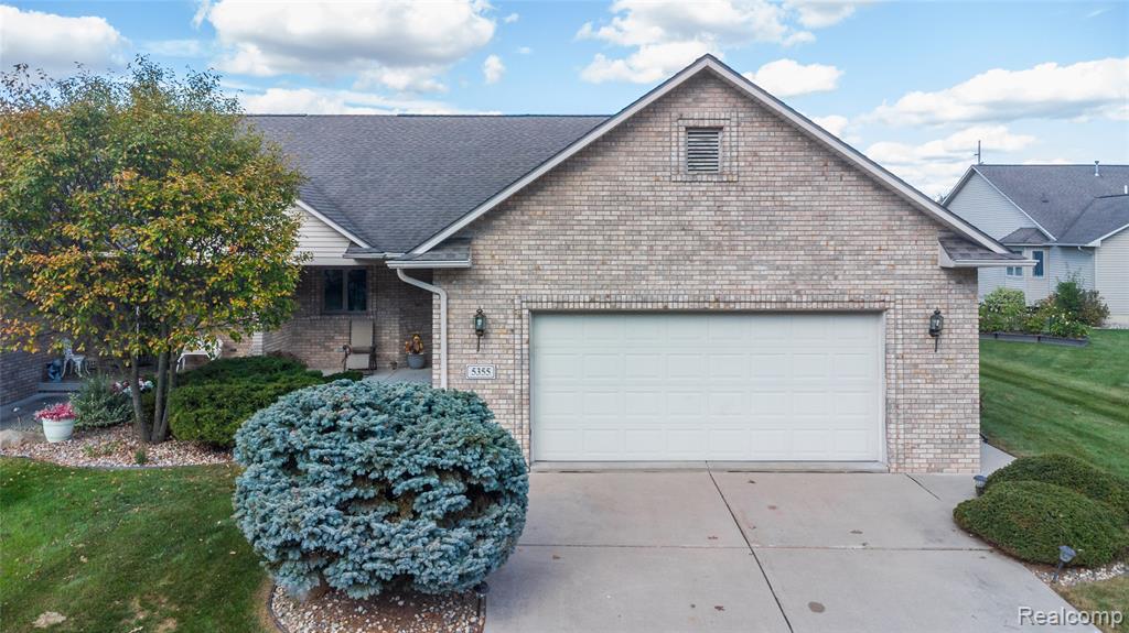 5355 Wyndemere Common Square, Swartz Creek, MI 48473 — front exterior