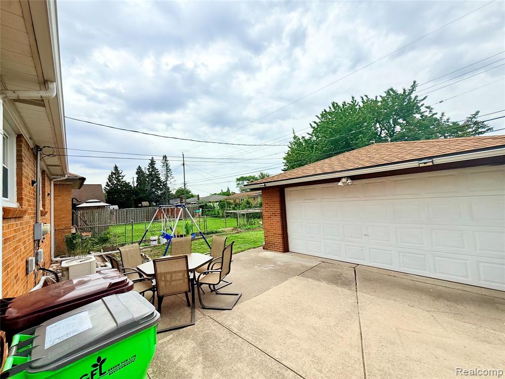 8152 Potomac, Center Line, MI 48015 — Photo 34