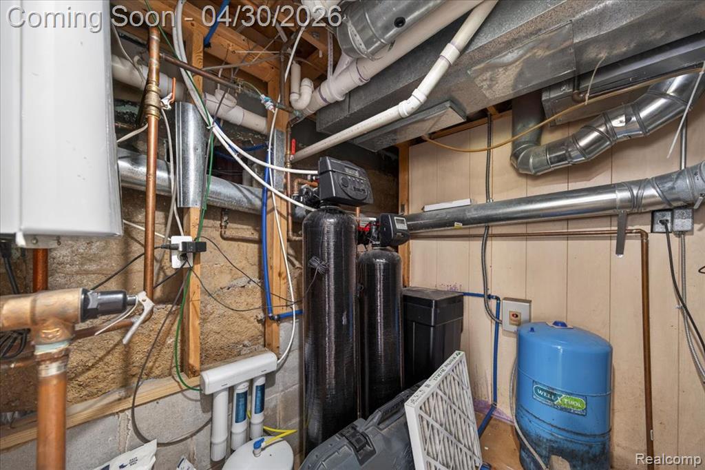 3945 N Vanstone Drive, Commerce Twp, MI 48382 — Photo 37