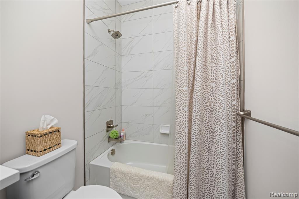 6506 Legacy Woods Trail, West Bloomfield, MI — Photo 37