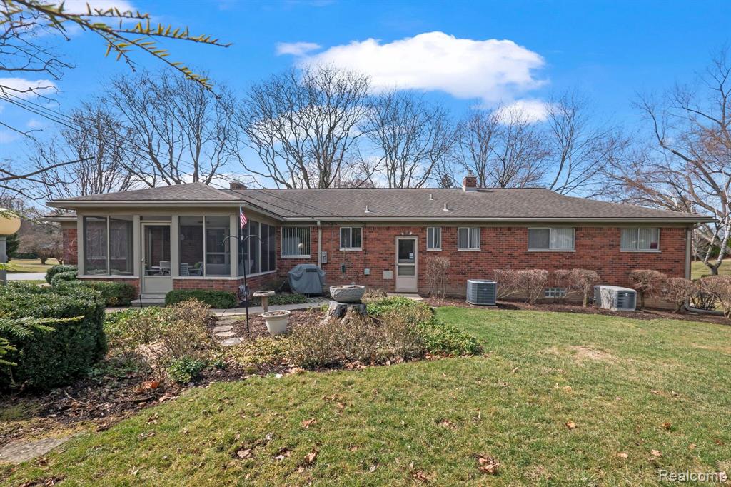 5889 ORCHARD BEND Road, Bloomfield Hills, MI 48301 — Photo 7
