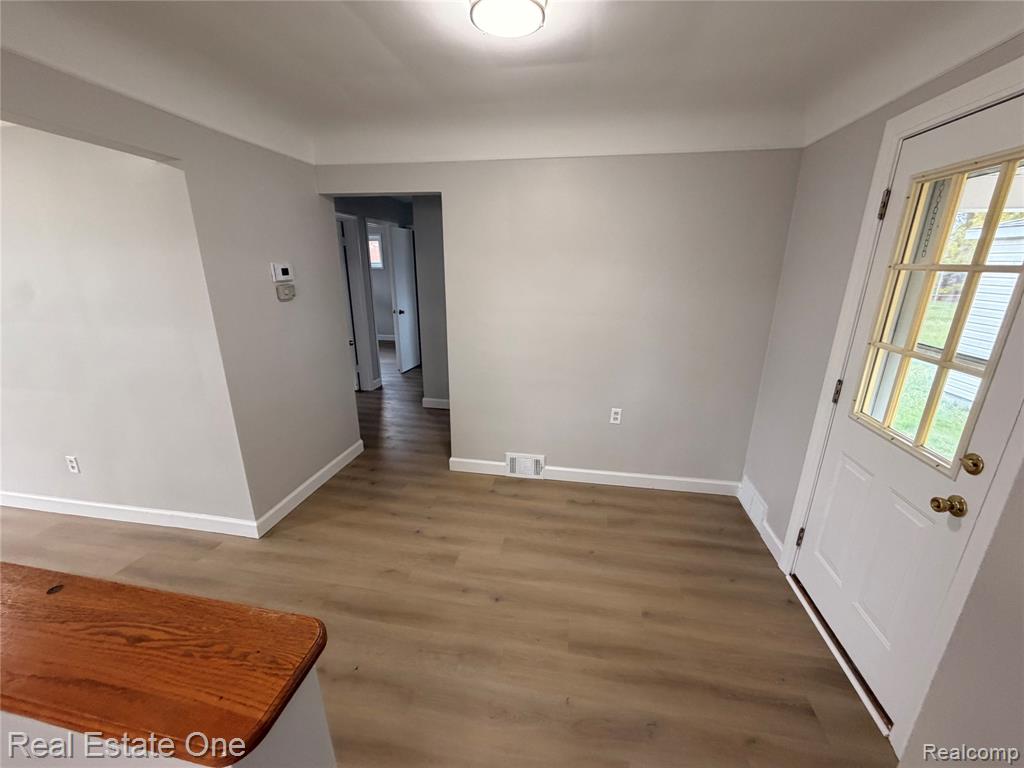 6582 Sterling Court, Garden City, MI — Photo 7