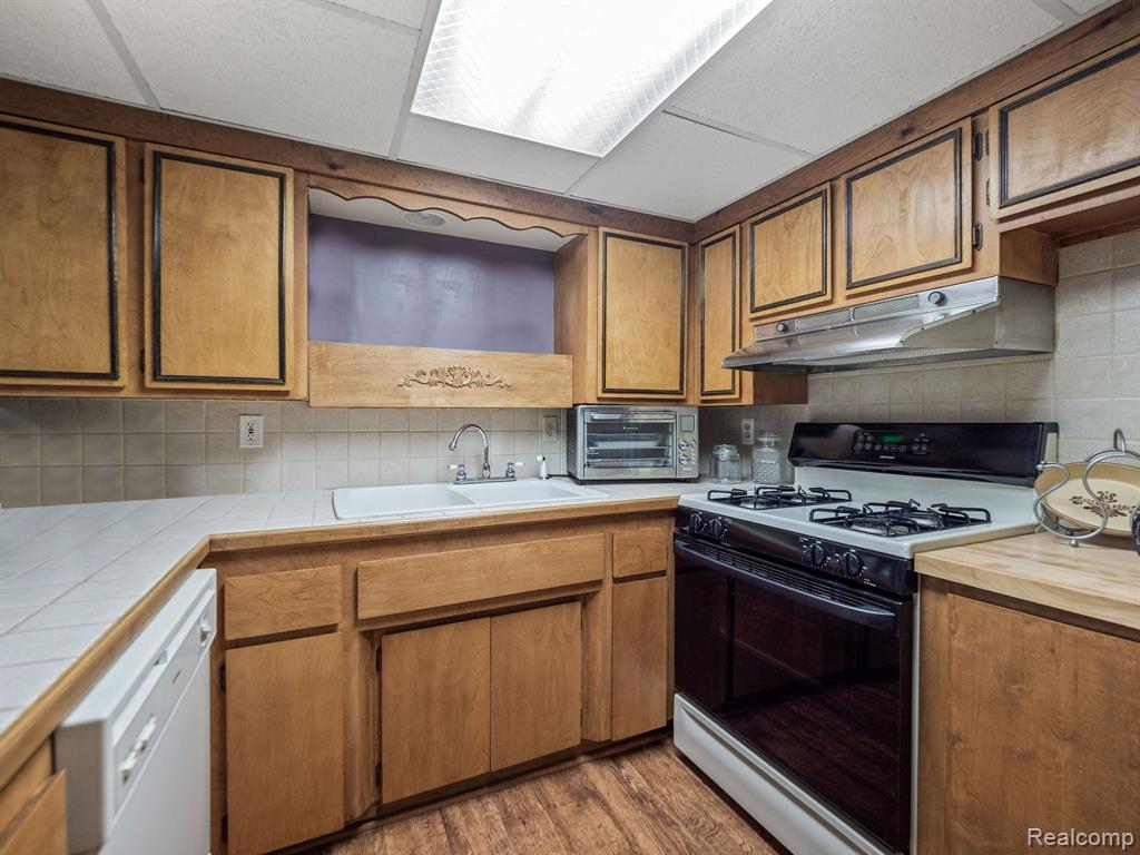 707 PINE TREE Road, Lake Orion, MI 48362 — Photo 28