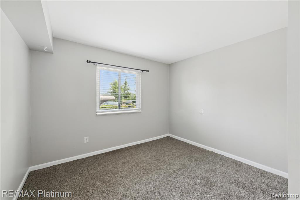 8723 Meadowbrook Drive, Brighton, MI 48116 — Photo 14