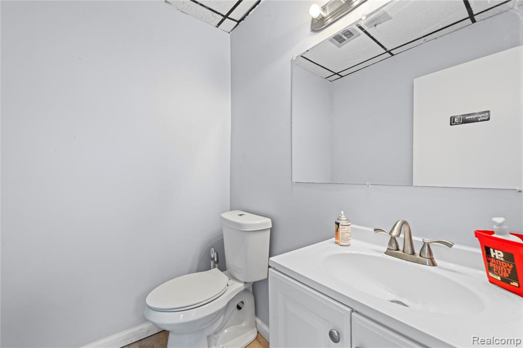 43911 Van Dyke, Sterling Heights, MI 48314 — Photo 25