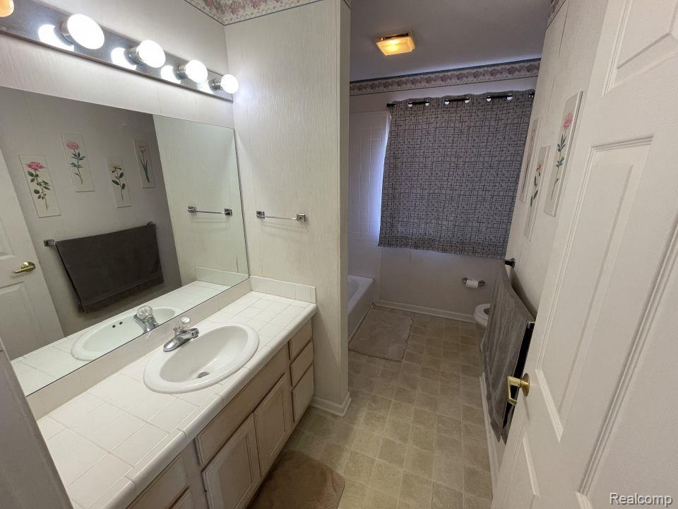 10183 HAWTHORNE Circle, Goodrich Vlg, MI — Photo 7