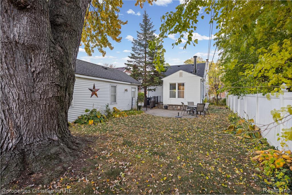 715 N Blair Avenue, Royal Oak, MI 48067 — Photo 9