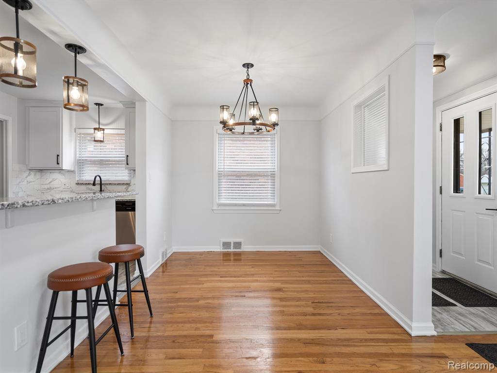 9120 SARASOTA, Redford, MI 48239 — Photo 3