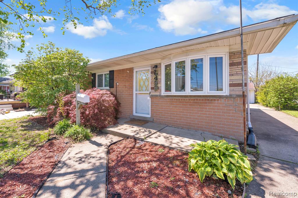 6499 Mayburn Street, Dearborn Heights, MI 48127 — Photo 6