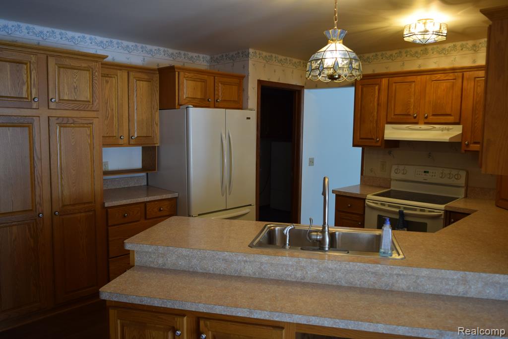 5599 Hickory Circle, Flushing, MI 48433 — Photo 13