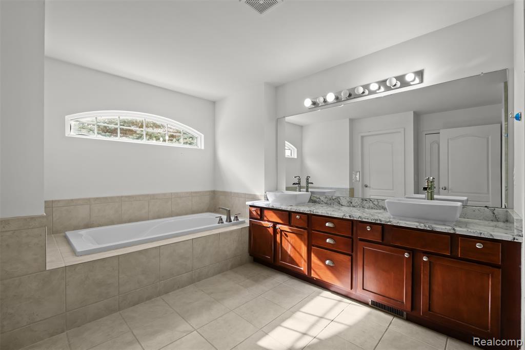 49681 S Glacier, Northville, MI 48168 — Photo 33