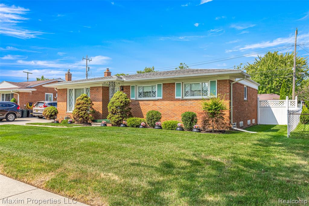 6545 N Charlesworth Street, Dearborn Heights, MI 48127 — Photo 2