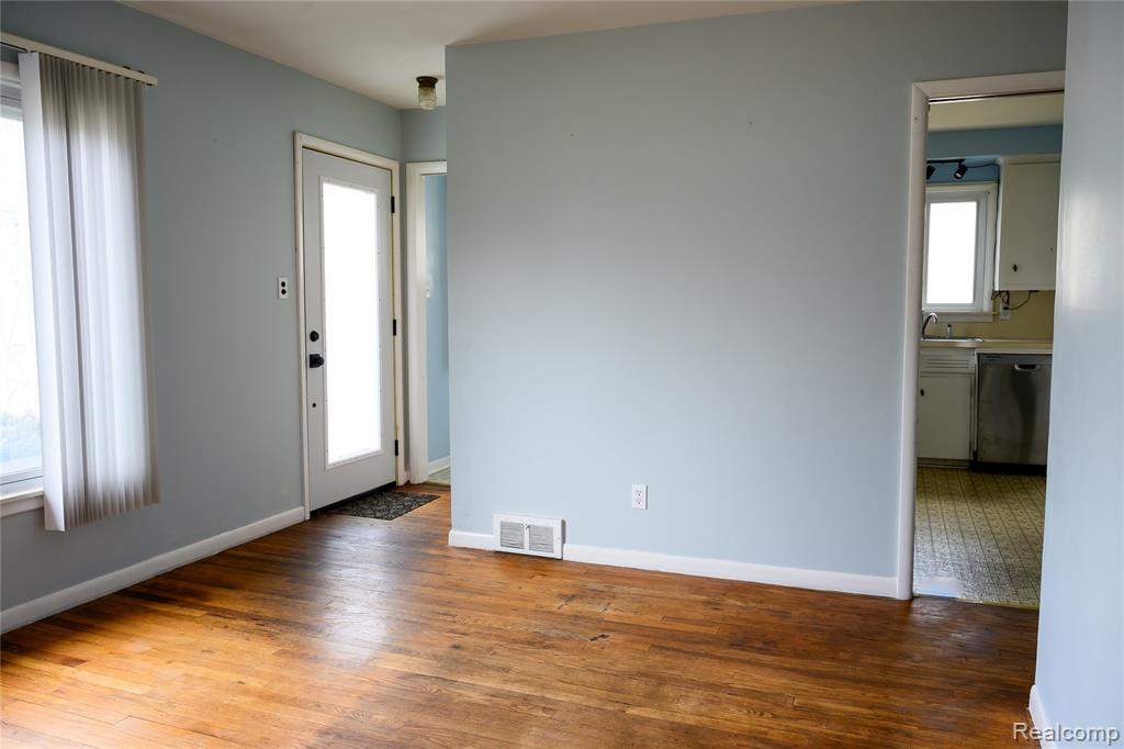 23776 Vassar Avenue, Hazel Park, MI 48030 — Photo 11