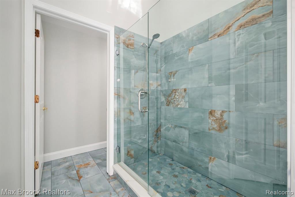 7657 Windgate Circle, West Bloomfield, MI 48323 — Photo 40