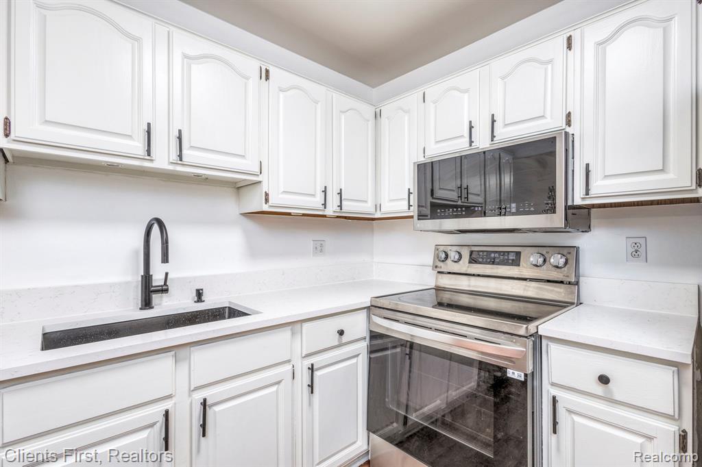 20809 W Glen Haven Circle, Novi, MI 48167 — Photo 11