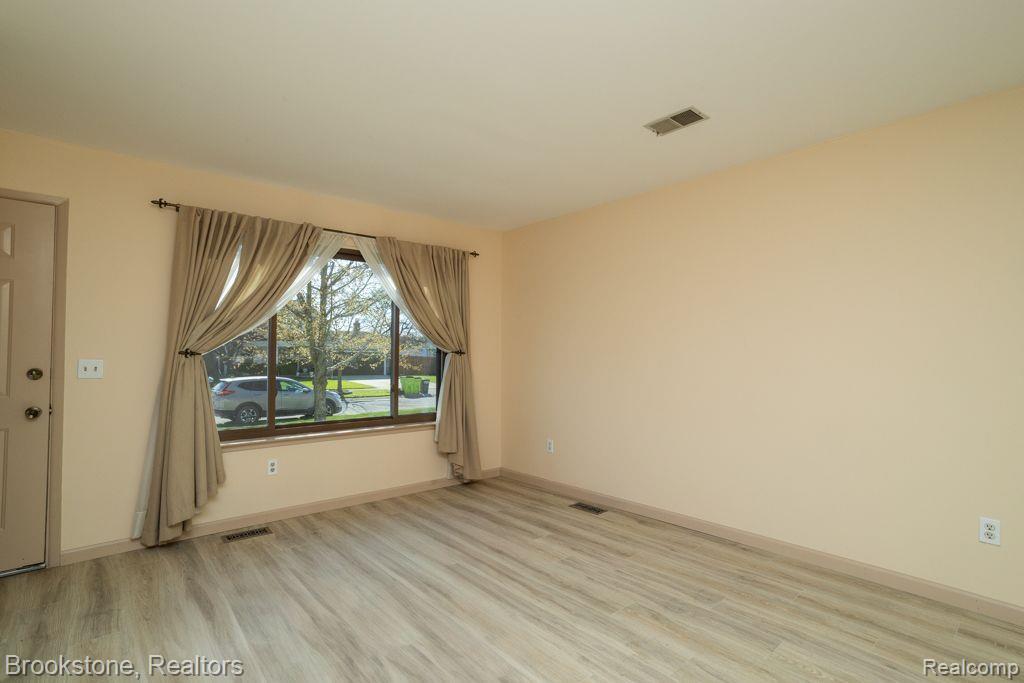 49213 KIMBERLY ANN Lane, Chesterfield, MI — Photo 4